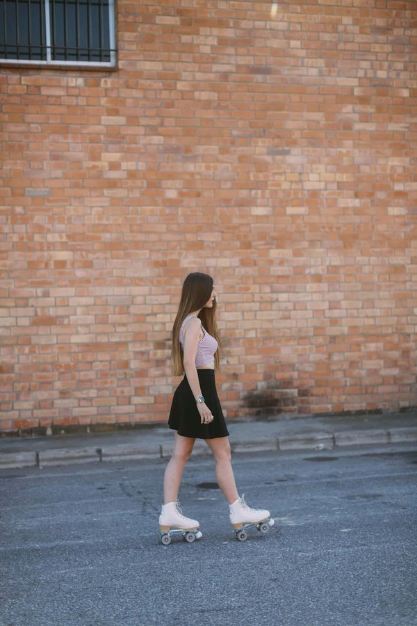 How to Integrate Vintage Film Projectors into a Modern Home Theater Design?